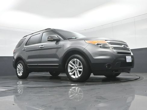 Used 2014 Ford Explorer XLT w/ Equipment Group 202A AWD/4WD image 56
