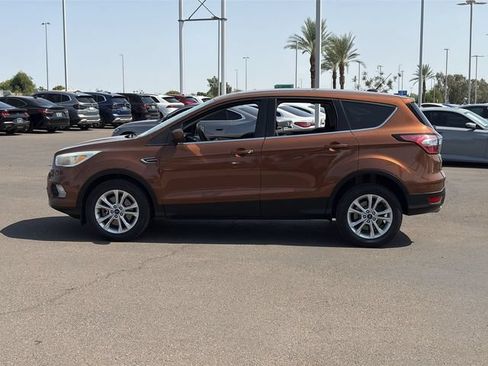 Used 2017 Ford Escape SE FWD image 9