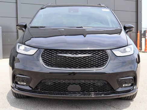 New 2026 Chrysler Pacifica Limited w/ S Appearance Package FWD image 7