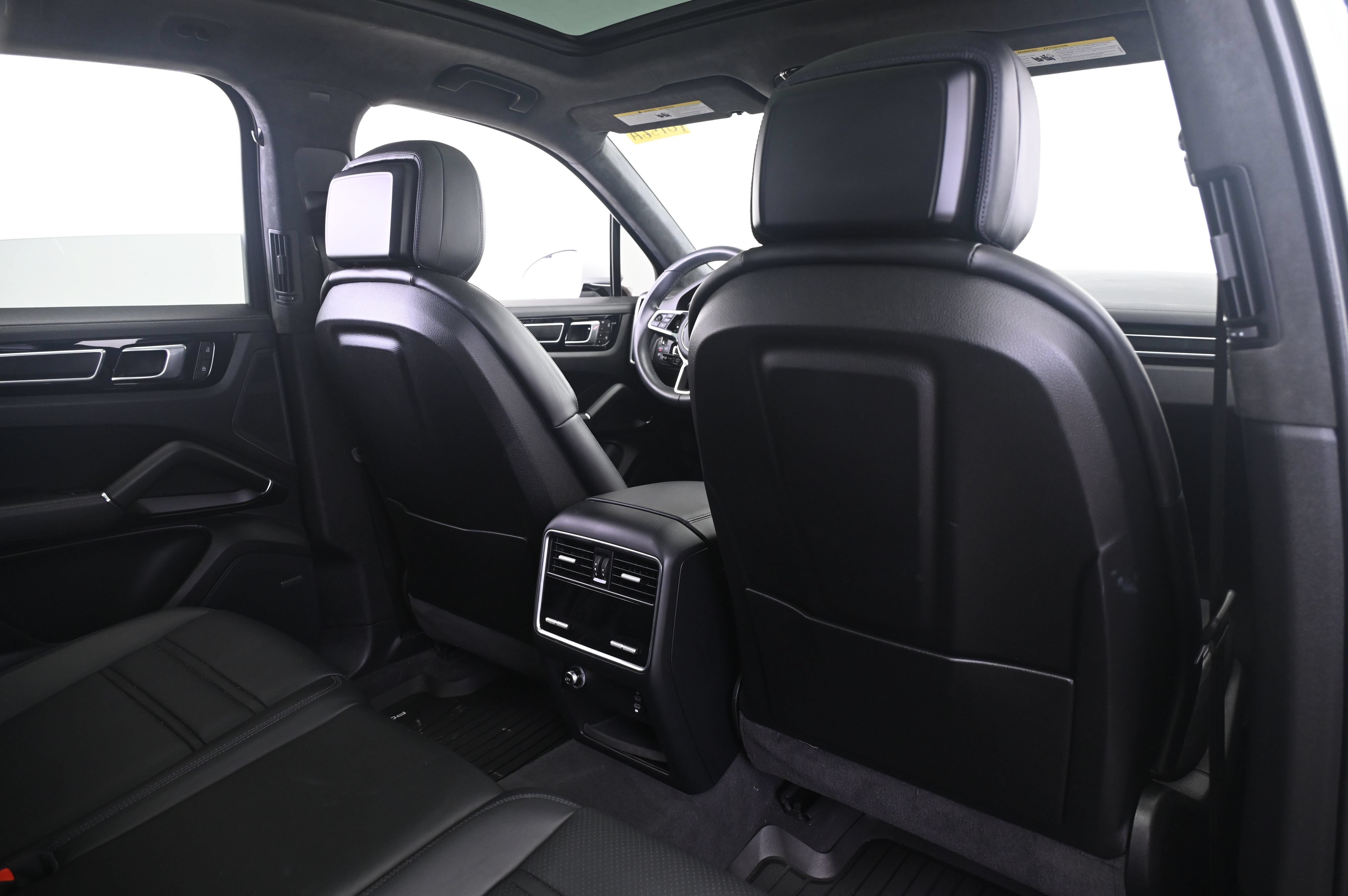 Certified 2023 Porsche Cayenne GTS AWD/4WD image 17