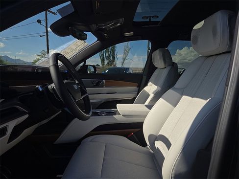 New 2026 Cadillac Vistiq Luxury w/ LPO, Floor Liner Package image 23
