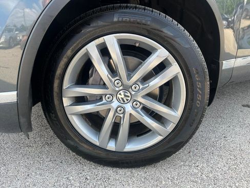 Used 2016 Volkswagen Touareg TDI AWD/4WD image 45