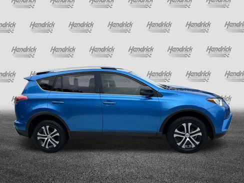 Used 2018 Toyota RAV4 LE FWD image 11