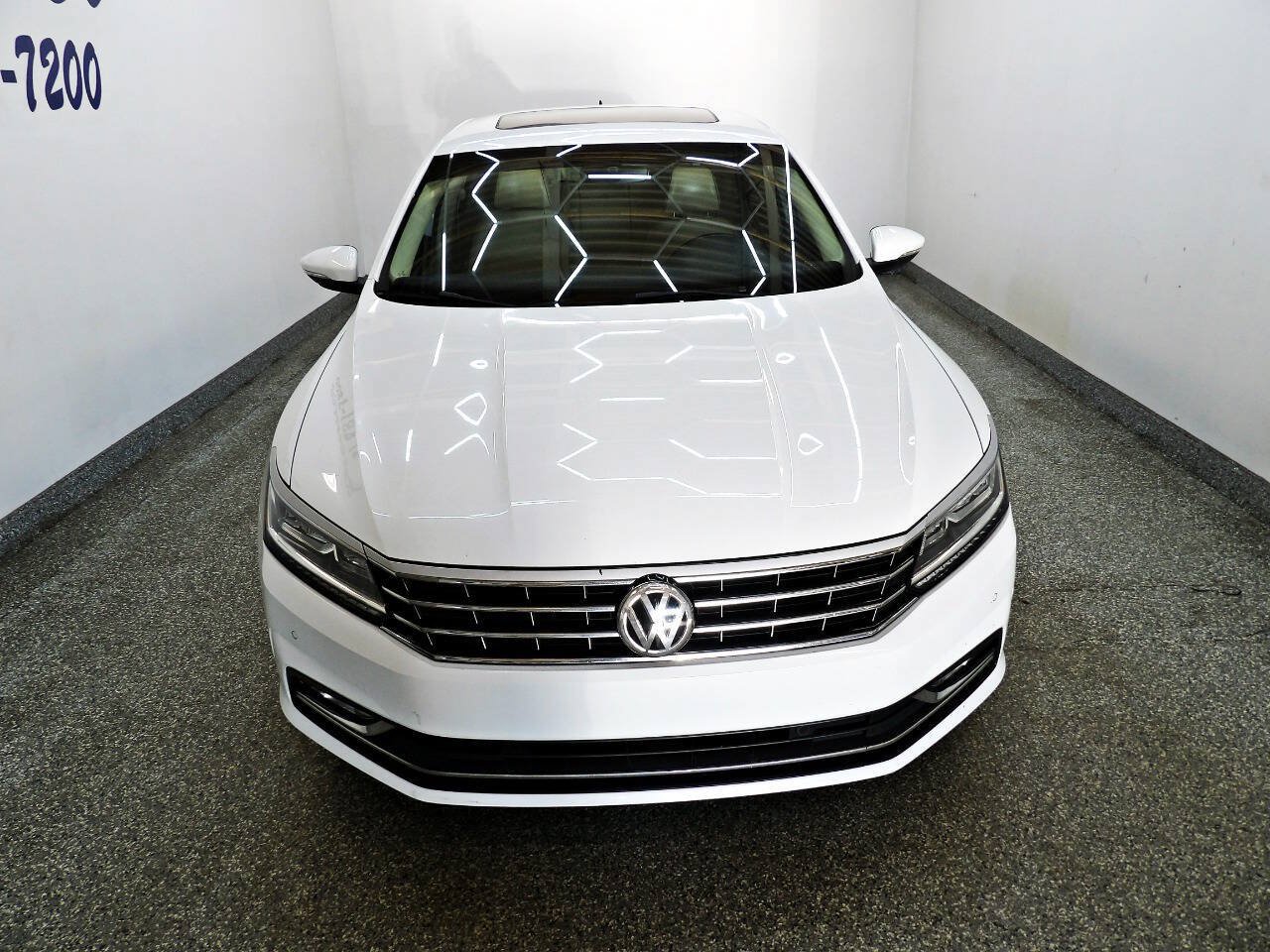 Used 2017 Volkswagen Passat 1.8T SE FWD image 2