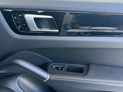 Used 2019 Porsche Cayenne AWD/4WD image 22