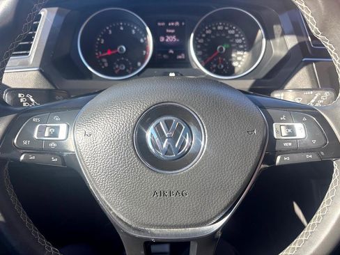 Used 2021 Volkswagen Tiguan SE w/ Panoramic Sunroof Package image 27