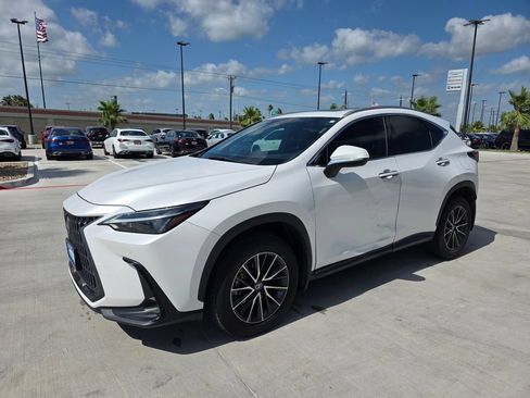 Used 2025 Lexus NX 250 FWD w/ Accessory Package (2T) image 3