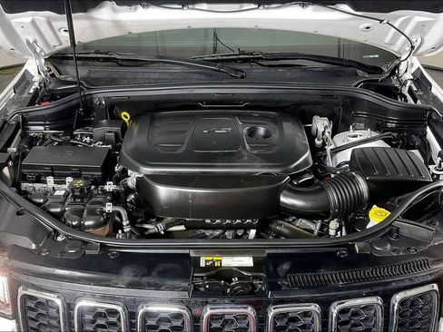 Used 2019 Jeep Grand Cherokee Limited image 13