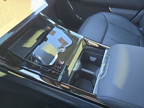 New 2026 Land Rover Range Rover Sport SE image 25