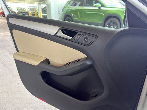 Used 2014 Volkswagen Jetta SE image 15