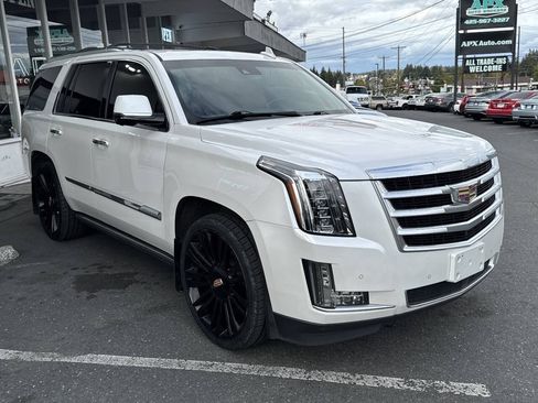 Used 2016 Cadillac Escalade Premium AWD/4WD image 7