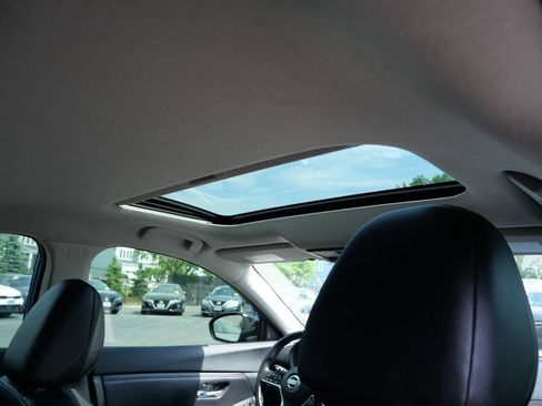 Used 2021 Nissan Sentra SR w/ SR Premium Package FWD image 32