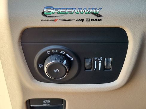 New 2025 Jeep Grand Cherokee Limited w/ Black Appearance Package image 27