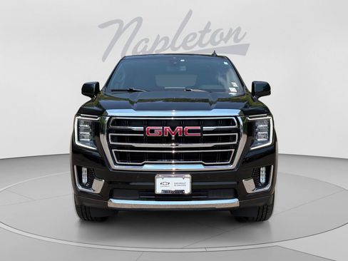 Used 2021 GMC Yukon SLT w/ SLT Premium Package AWD/4WD image 9