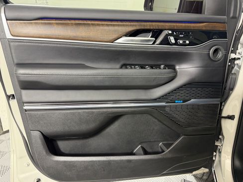 Used 2022 Jeep Grand Wagoneer Series I w/ Rear Seat Video Group 1 AWD/4WD image 12