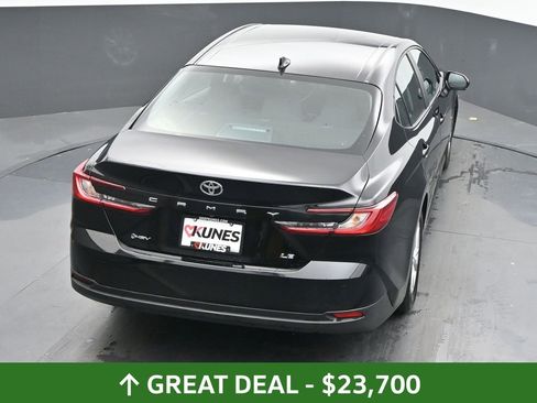 Used 2025 Toyota Camry LE image 39