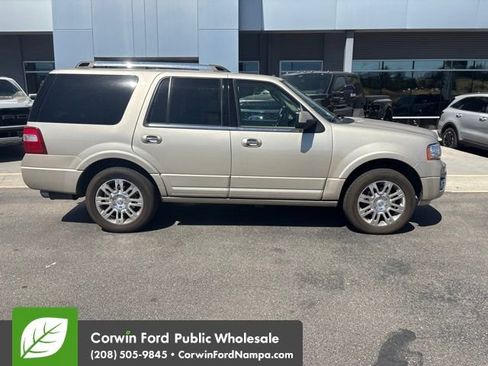 Used 2017 Ford Expedition Limited w/ Equipment Group 301A AWD/4WD image 2