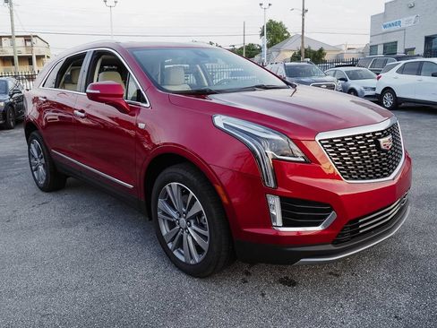 Certified 2025 Cadillac XT5 Premium Luxury FWD image 3