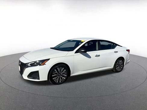 Used 2025 Nissan Altima 2.5 SV image 8