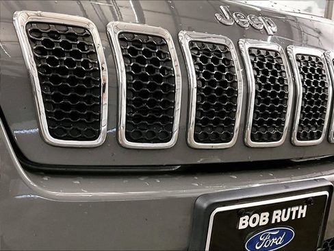 Used 2020 Jeep Cherokee Latitude Plus w/ Cold Weather Group AWD/4WD image 29