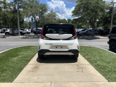 Used 2024 Kia Soul LX w/ Option Group 015 FWD image 5