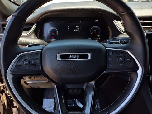 Used 2022 Jeep Grand Cherokee L Laredo AWD/4WD image 11