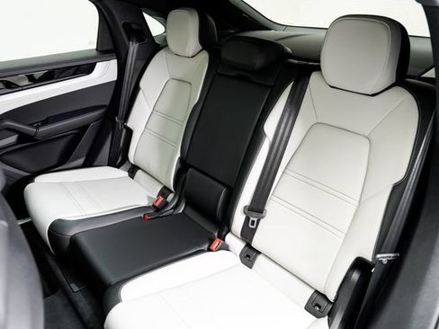 New 2026 Porsche Cayenne Coupe AWD/4WD image 25