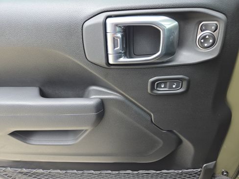 New 2026 Jeep Gladiator Willys AWD/4WD image 19