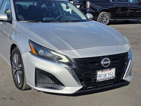 Used 2023 Nissan Altima 2.5 SV image 9