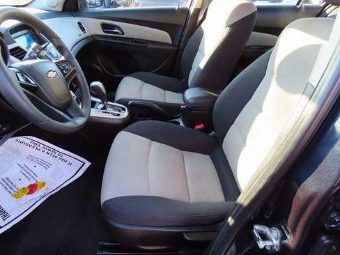 Used 2016 Chevrolet Cruze LS image 33