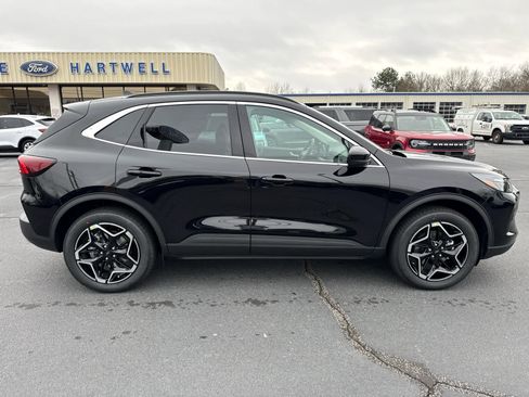 New 2026 Ford Escape Platinum image 24