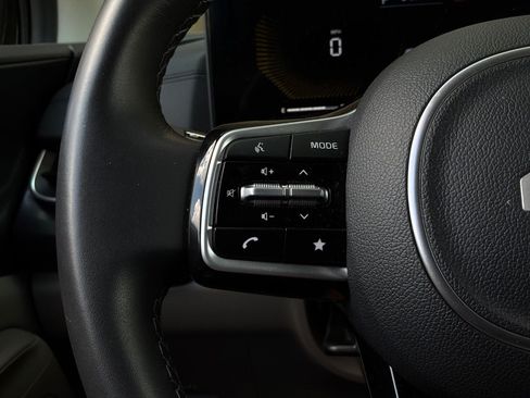 Used 2026 Kia Carnival FWD image 38