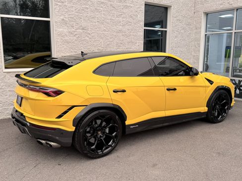 Used 2023 Lamborghini Urus Performante AWD/4WD image 39