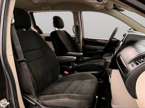 Used 2019 Dodge Grand Caravan SE image 7