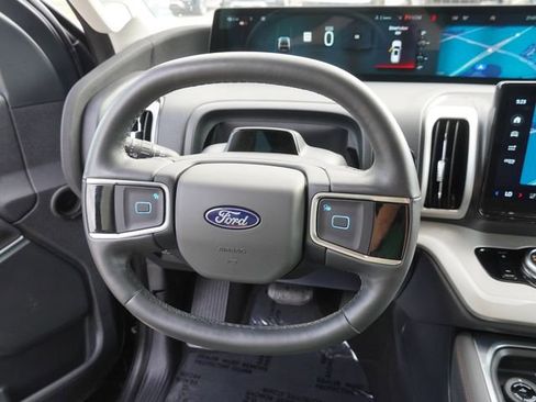 Used 2025 Ford Expedition Active AWD/4WD image 28