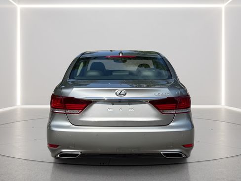 Used 2017 Lexus LS 460 RWD image 4