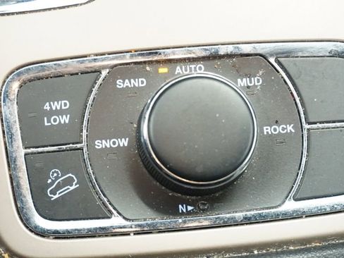 Used 2017 Jeep Grand Cherokee Limited w/ Trailer Tow Group IV image 32