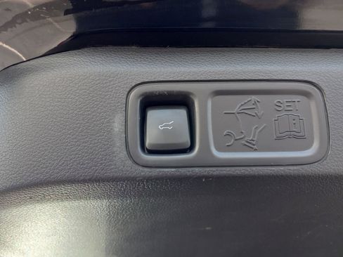 Used 2023 Ford Expedition Limited AWD/4WD image 12