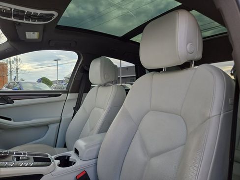 Used 2021 Porsche Macan S w/ Premium Package Plus image 22