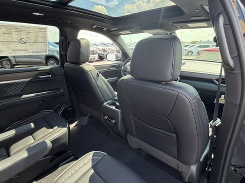 New 2026 GMC Acadia Denali w/ Super Cruise Package AWD/4WD image 17