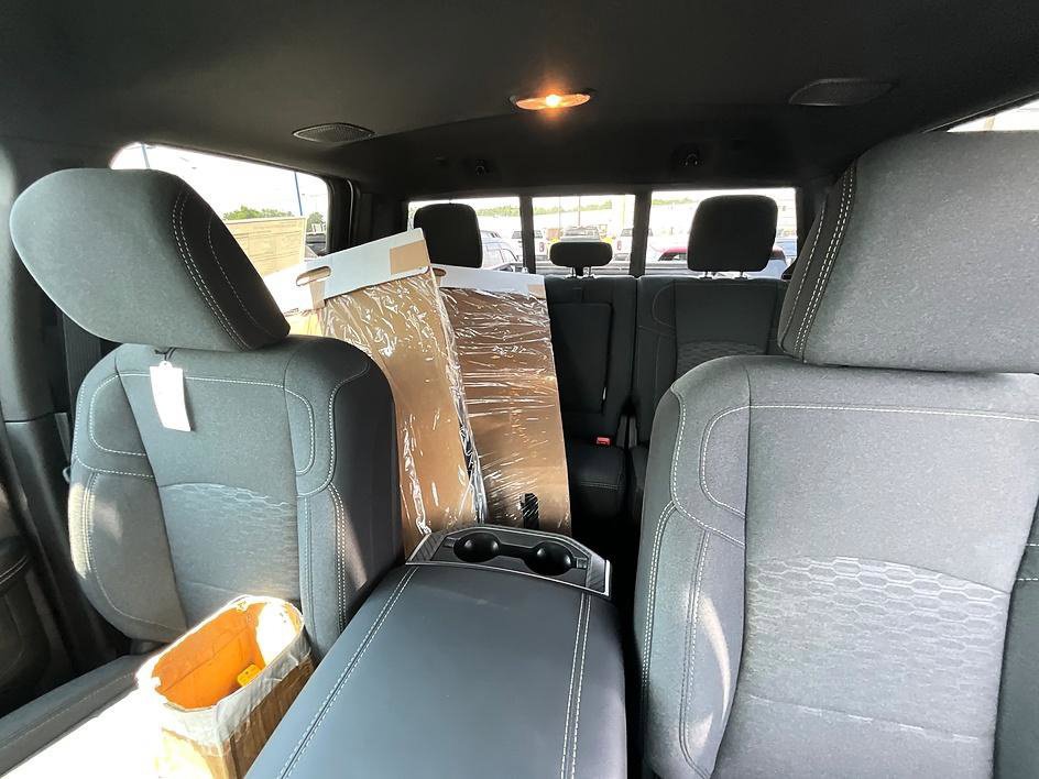 New 2026 RAM 3500 Big Horn AWD/4WD image 36