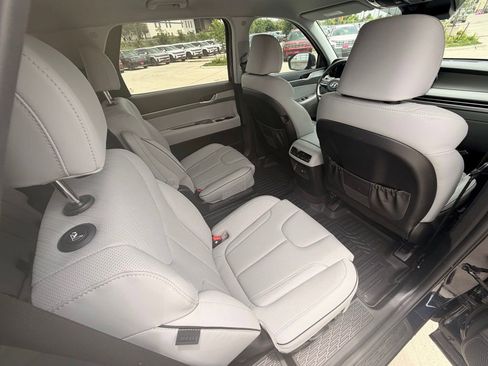 Used 2025 Hyundai Palisade SEL FWD image 28