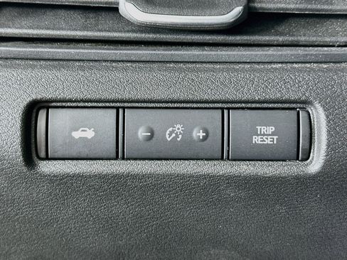 Used 2025 Nissan Altima 2.5 SV FWD image 17
