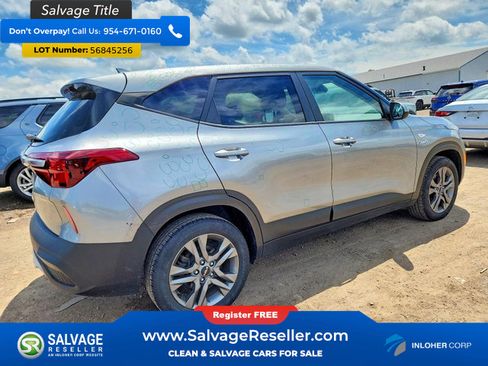 Used 2023 Kia Seltos LX AWD/4WD image 4