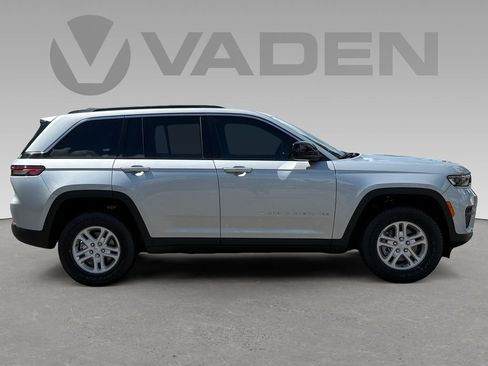 New 2025 Jeep Grand Cherokee Laredo image 5