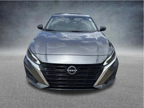 Used 2025 Nissan Altima 2.5 SV FWD image 2