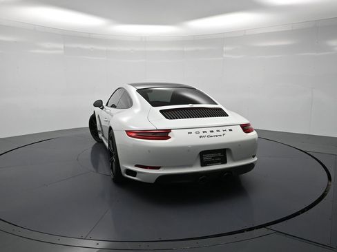 Used 2019 Porsche 911 Carrera T w/ Carrera T Interior Package image 27