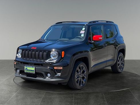 Used 2023 Jeep Renegade Latitude w/ Sun/Sound Group AWD/4WD image 3