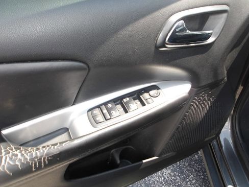 Used 2017 Dodge Journey SE image 9