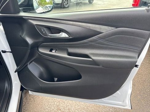 Used 2025 Buick Envista Sport Touring w/ Convenience I Package FWD image 24